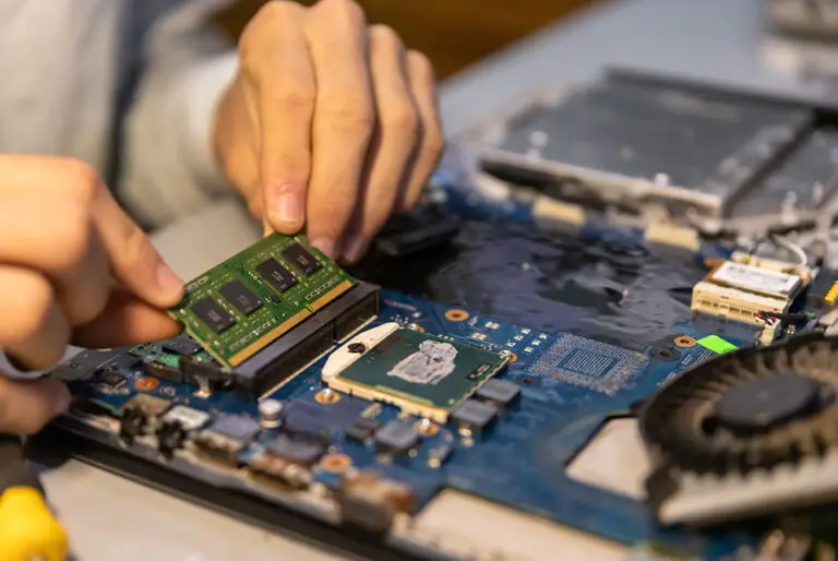 סקירה חלקי חילוף למחשב נייד